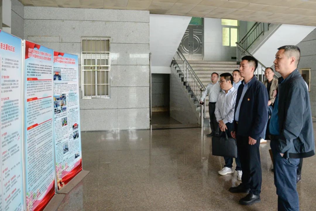 主题教育 | 吸“理论之氧” 补“精神之钙”——丰矿集团举办主题教育牌板展，营造浓厚学习氛围